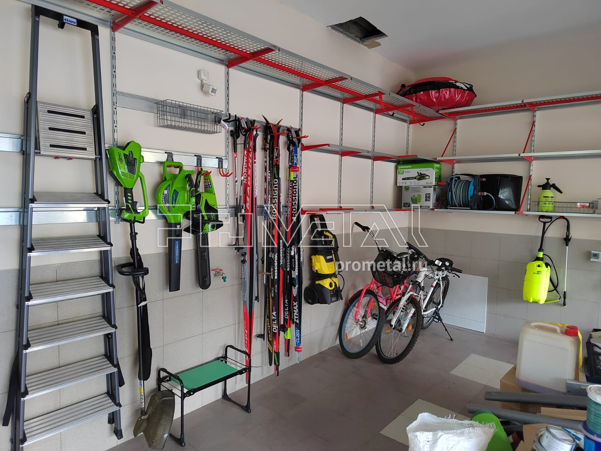 Хранение лыж в гараже вертикально