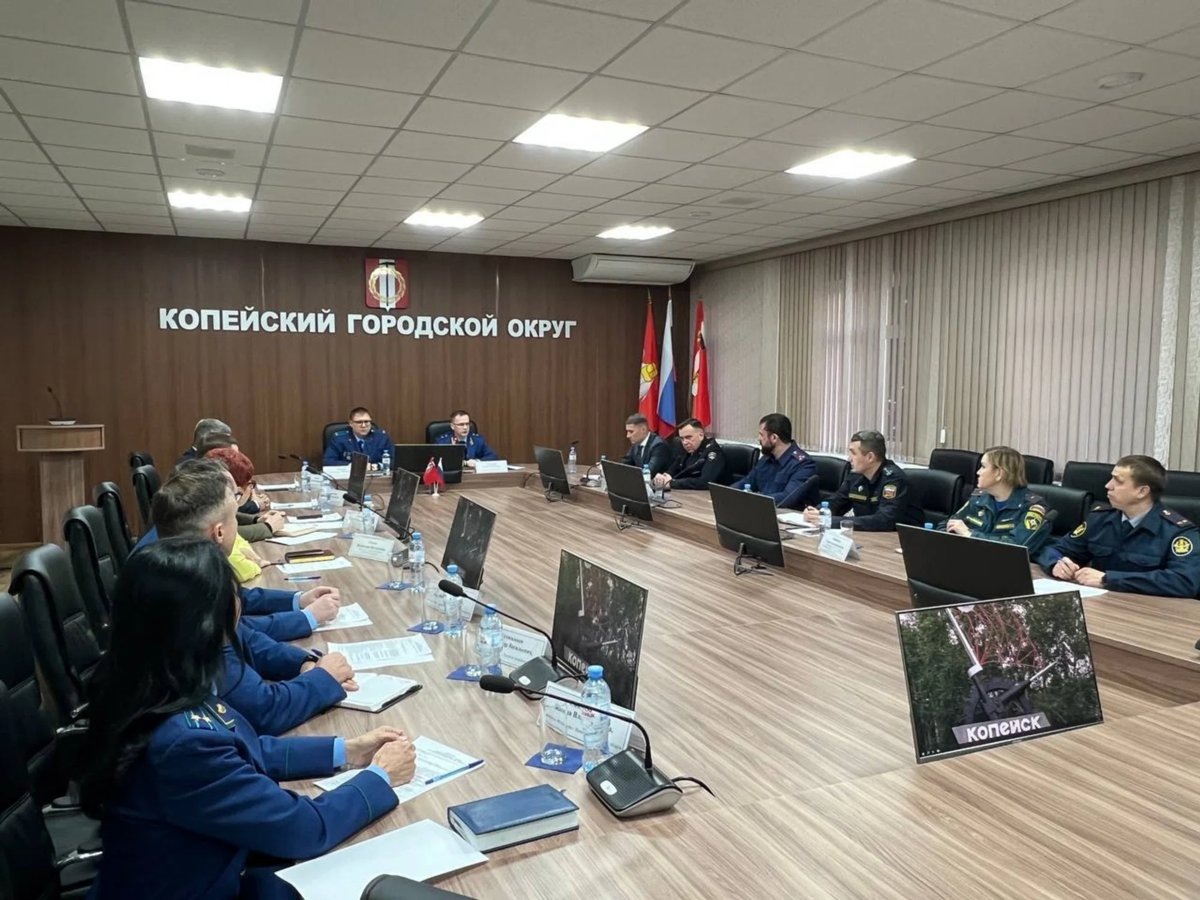    Прокурор области Игорь Донгаузер представил коллективу и руководителям органов власти нового прокурора Копейска