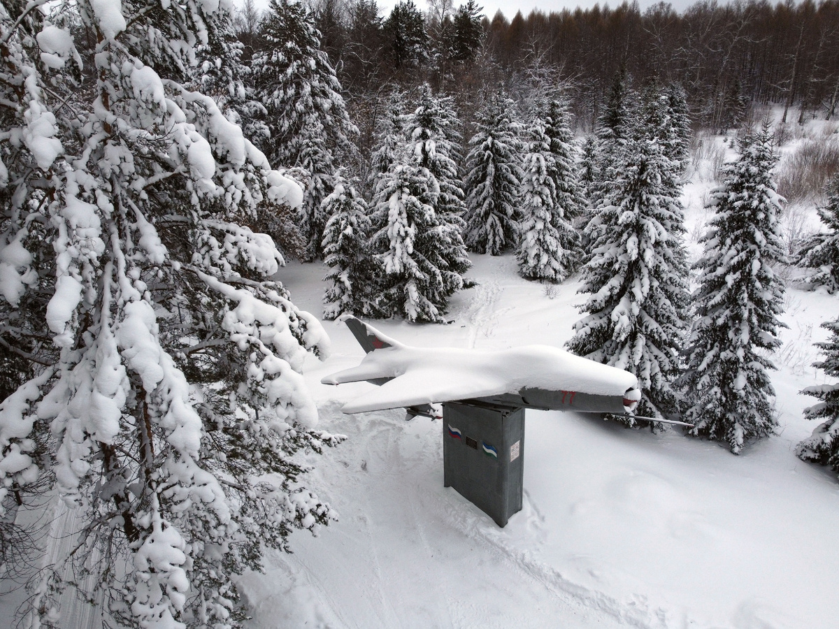 Самолёт в парке