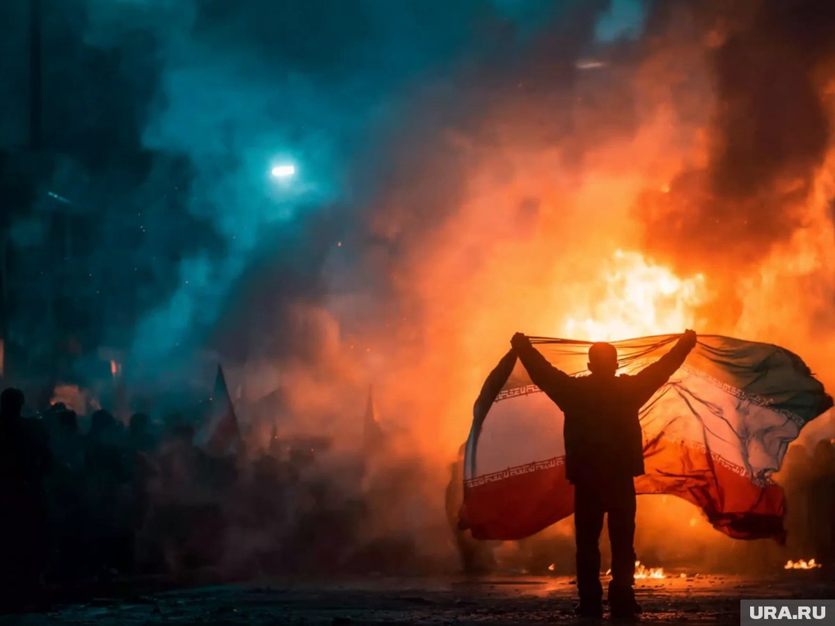     Протесты в Иране и Белоруссии похожи, считает политолог Евгений Семибратов