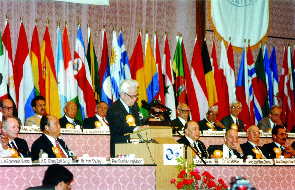 Мун Сон Мён и Хан Хакча - Истинные Родители