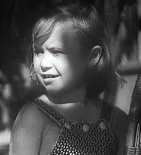 В своём первом фильме «Близнецы» (1945) сыграла тёзку — девочку по имени Светочка. Фото из архива "7 секретов"