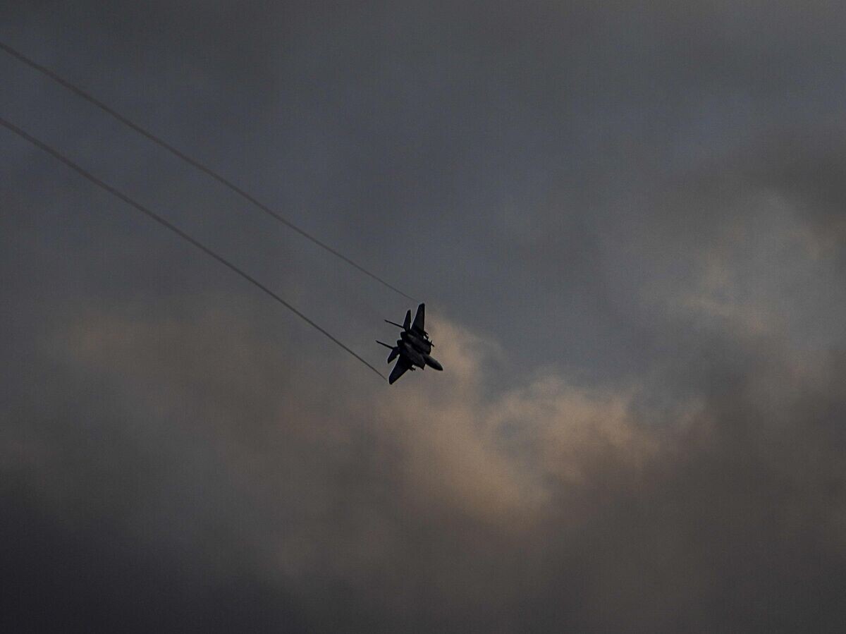    Израильский истребитель F-15 у границы Ливана | © AP Photo / Ariel Schalit