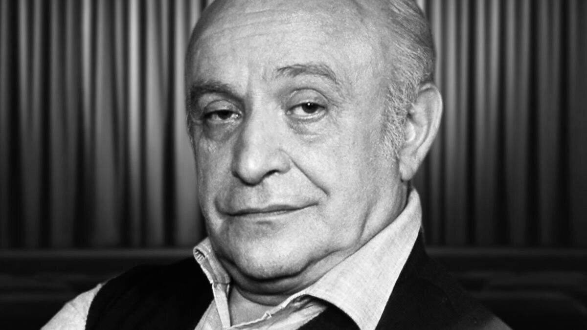 Ролан Антонович Быков (по паспорту — Роланд Анатольевич Быков) — советский и российский актёр, режиссёр, сценарист, педагог. Родился 12 октября 1929 года в Киеве, умер 6 октября 1998 года в Москве.