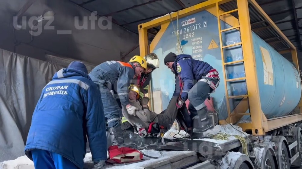    Мужчину спасли из цистерны в Уфе