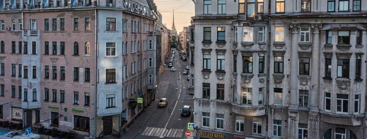    Петроградская сторона. Перспектива улицы Яблочкова. Улицы "малых баров" Автор фото: Тихонов Михаил