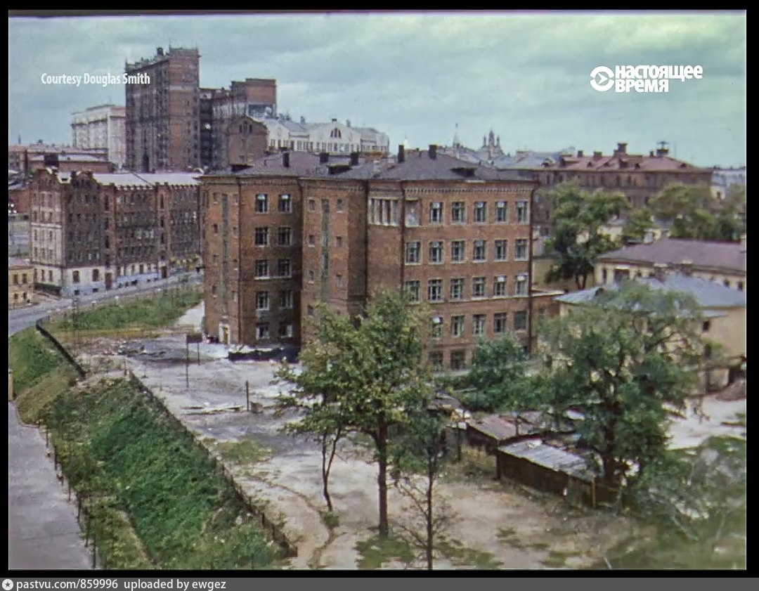 Народная улица, 11/2, школа № 498, 1954 год. Автор: Martin Manhoff.