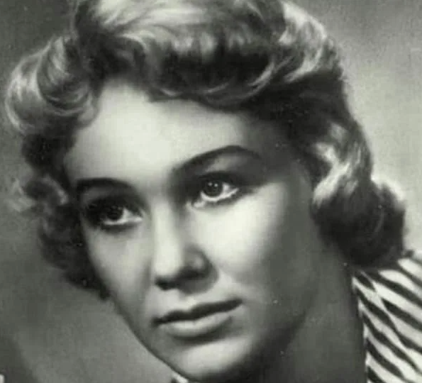 Она воспитала дочь, не сходившую с обложек журналов и очень жалела, что в 43 развелась со знаменитым мужем