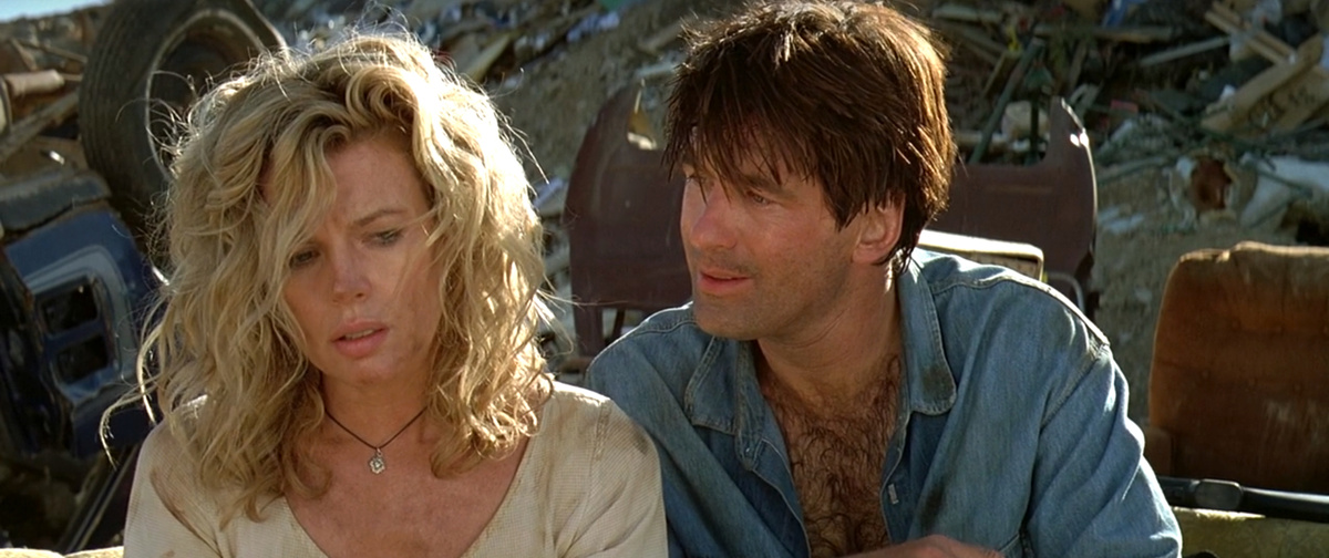 Кадр из кинофильма "Побег", 1994 г., режиссер Роджер Доналдсон, сценаристы Уолтер Хилл, Эми Холден Джонс, композитор Марк Айшэм (скриншот) 