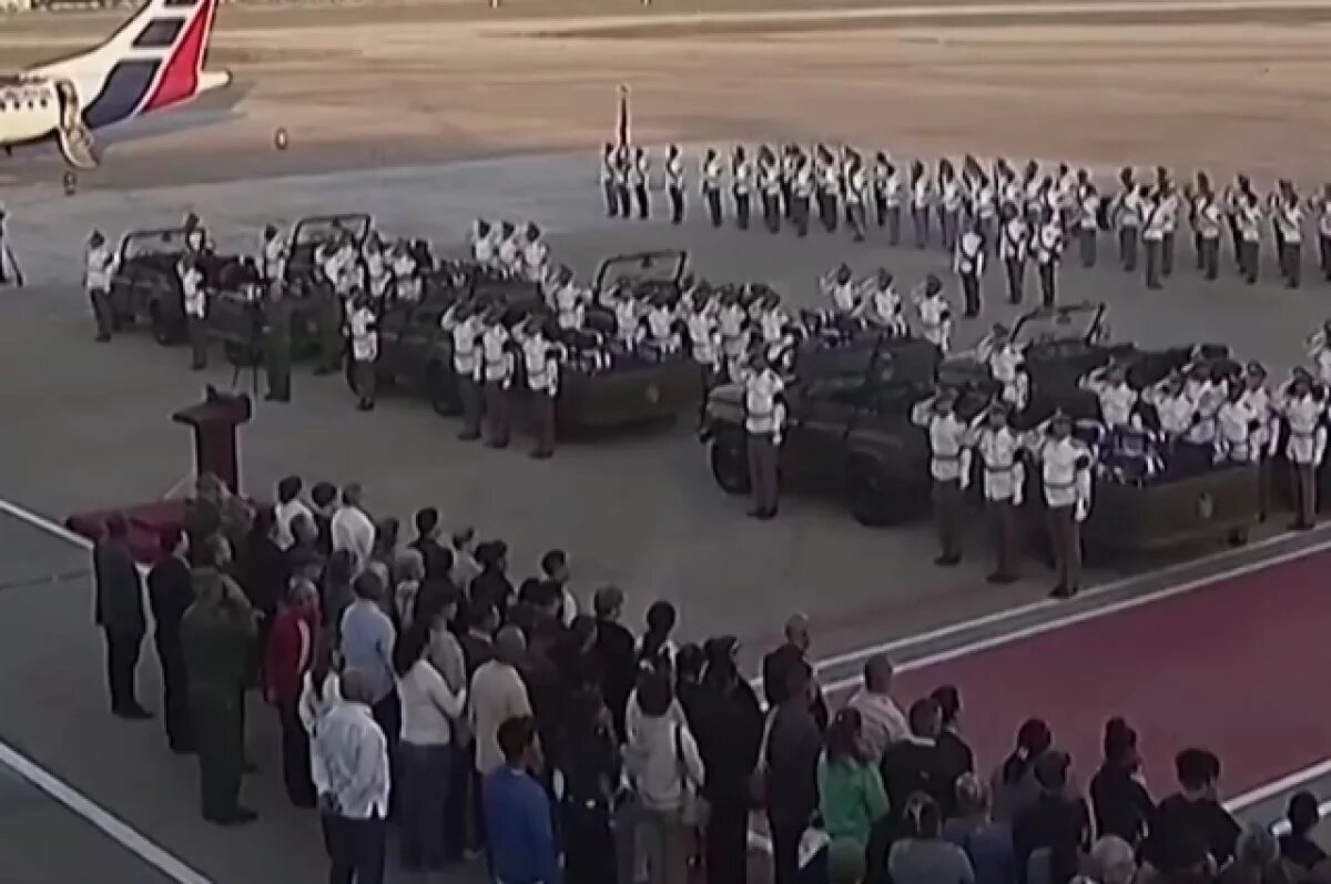    Рауль Кастро возглавил церемонию прощания с погибшими военными в Венесуэле