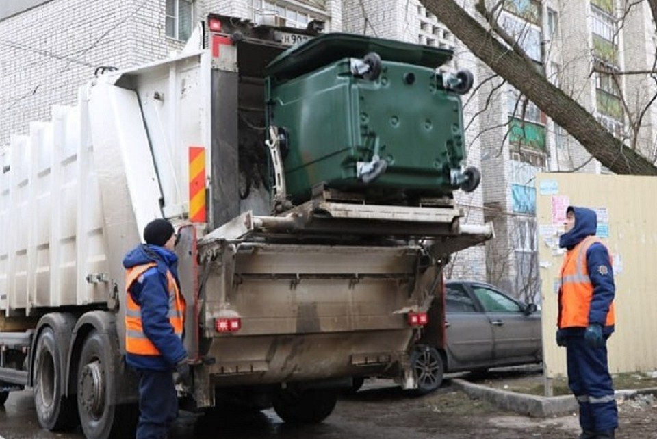    Региональный оператор по обращению с ТКО обеспечивает бесперебойный вывоз мусора, несмотря на сложные погодные условия. Фото: «Донснабкомплект»