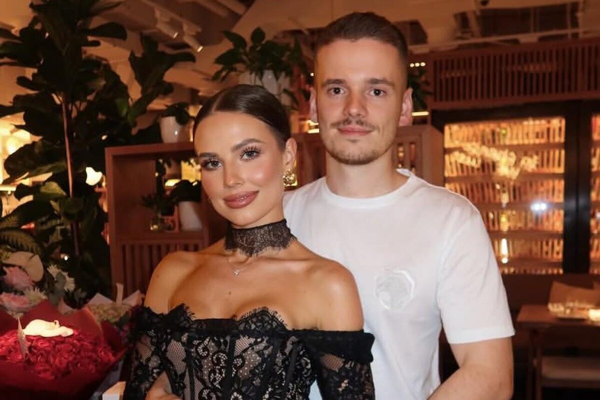    Арсений Шульгин с женой Соцсети