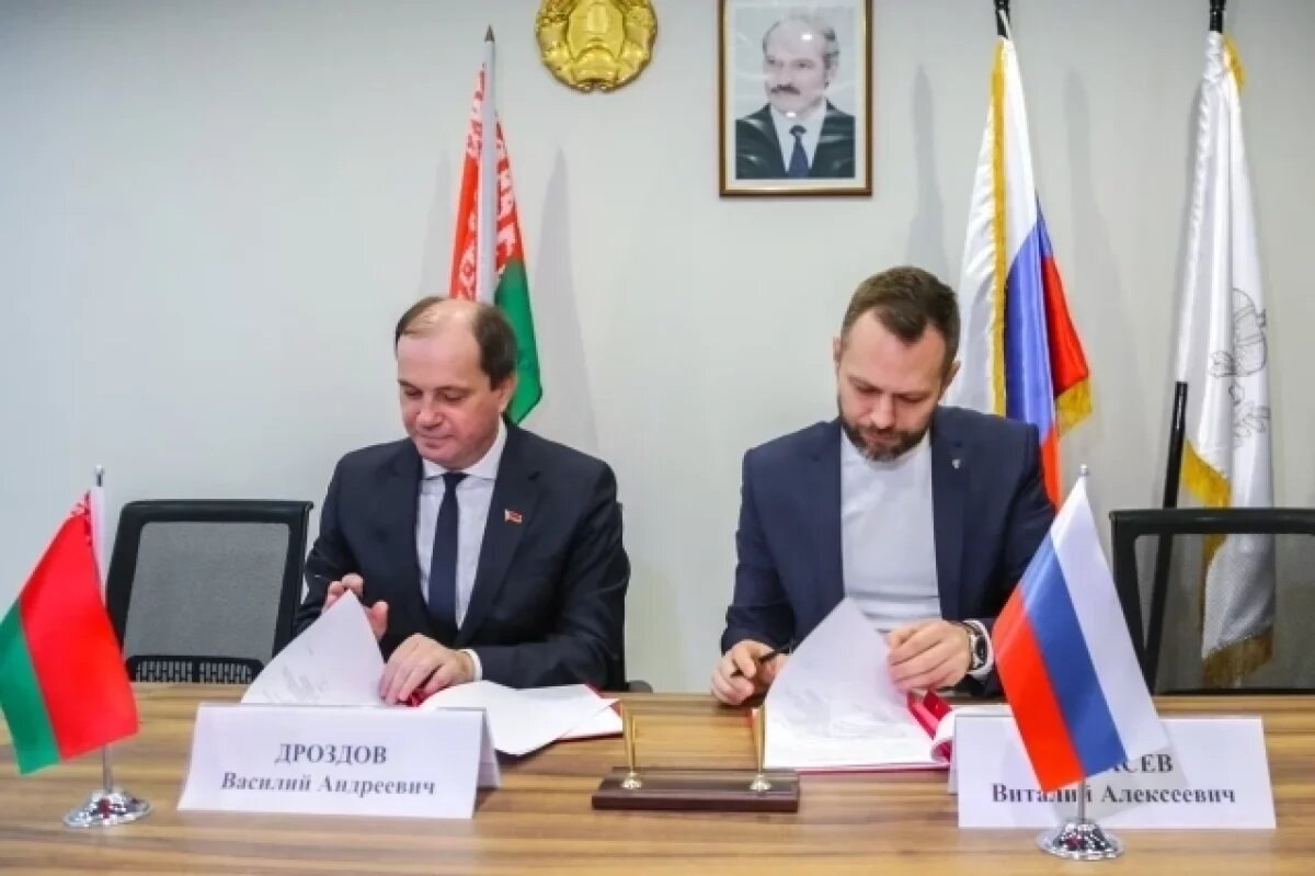    Футбольные клубы «Пари НН» и «Гомель» подписали договор о сотрудничестве