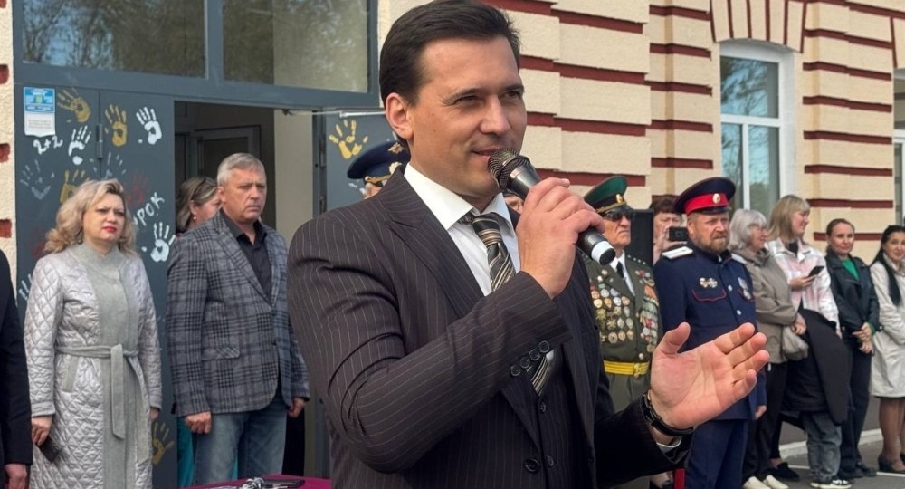 Отказавшегося "кормить гнильём" директора школы уволили в Саратовской области