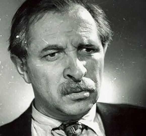 «Человек с грустным лицом»: как Евгений Лебедев прошёл через тьму — и стал легендой советского театра и кино