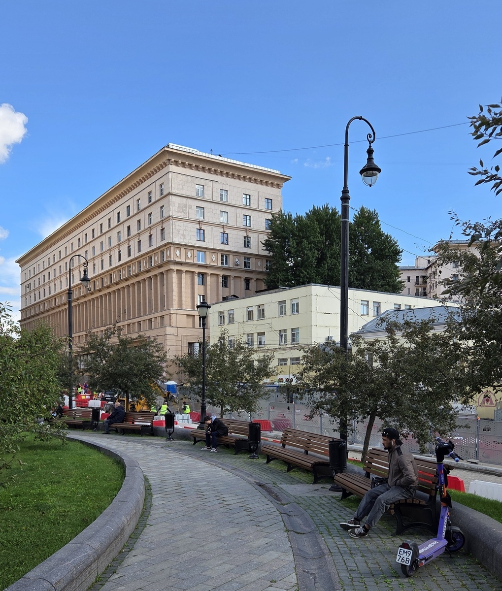 Подколокольный пер., 16/2с1 - Жилой дом Военно-инженерной академии 1941 года, архитектор Илья Голосов