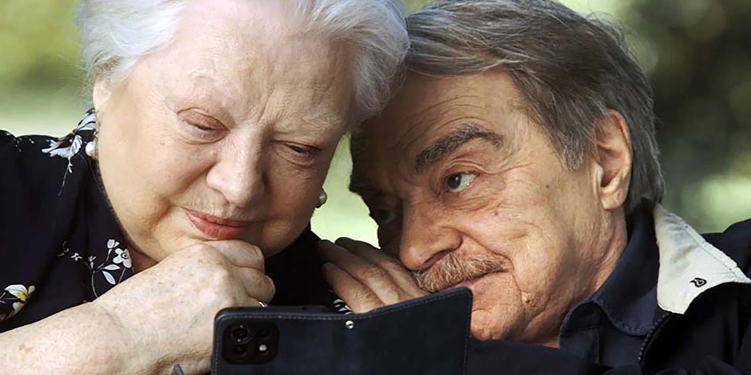 "Кто знает, сколько нам осталось,"- философия стариков в картине "Двое в одной жизни, не считая собаки"