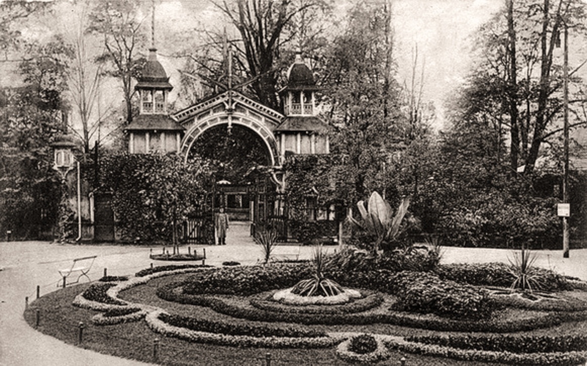 Главный вход в зоопарк изнутри. 1908 год.