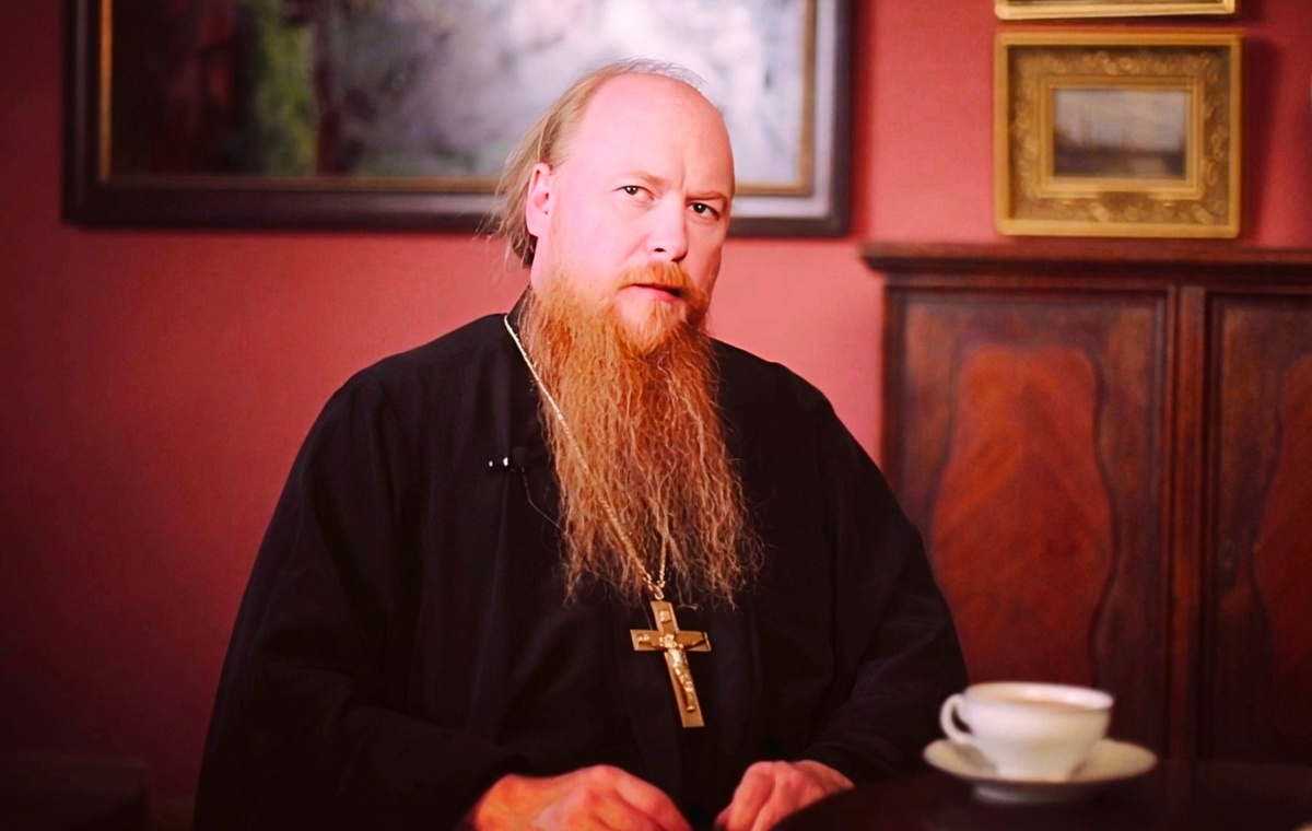 Димитрий Рощин — протоиерей, настоятель храма святителя Николая на Трёх горах.
