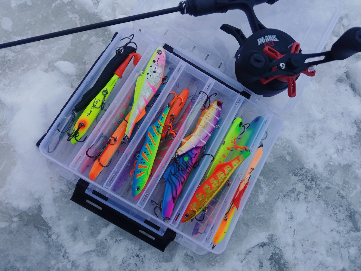 С собой теперь таскаю только одну коробку с приманками, если брать все остальные, то плечи отваливаются... Ах, да! Есть ещё мини коробочка под пять приманок, что в кармане!!! 