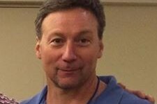     Шокирующая история Дэвида Кэмма, человека, несправедливо осужденного за убийство своей семьи