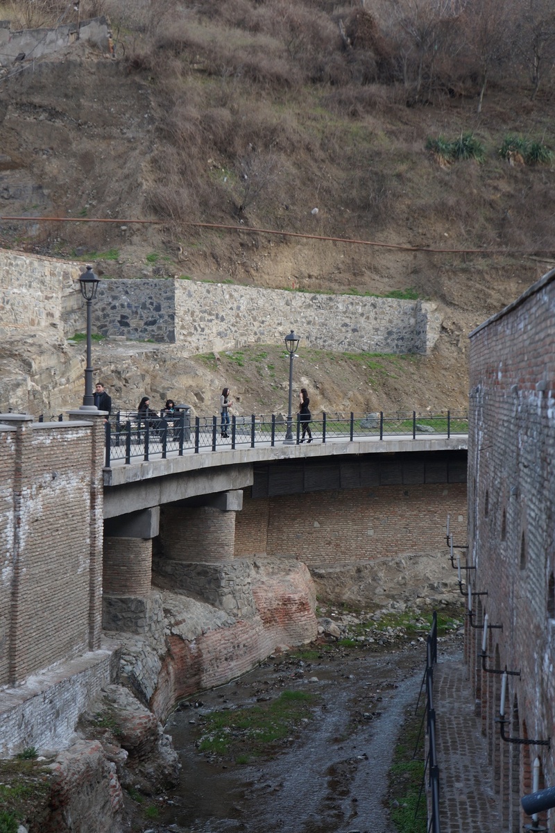 речка от источника