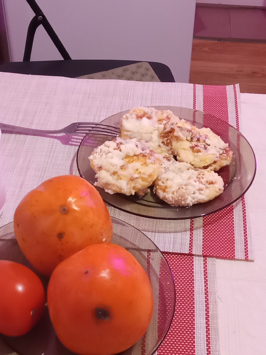 Сырники тушёные в сметане.