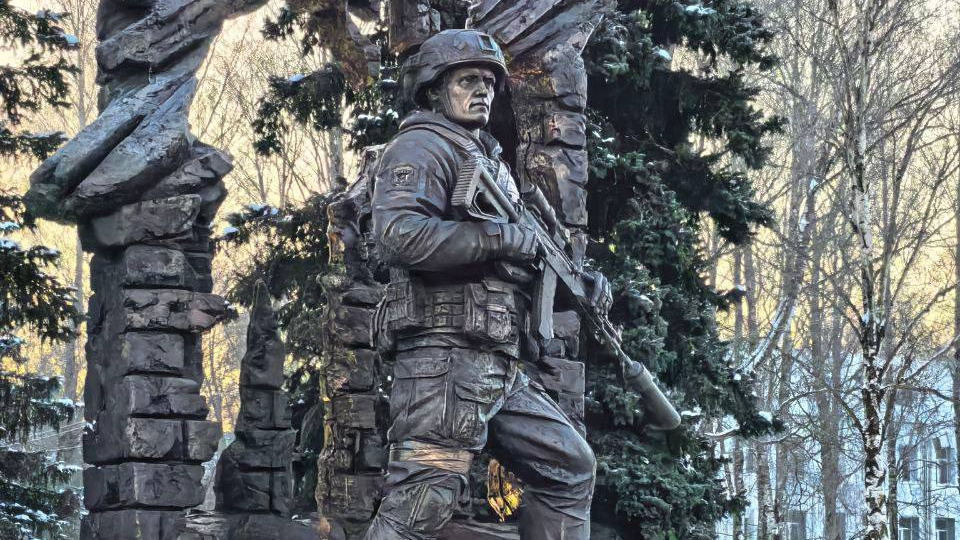 Два новых памятника десантникам открыли в Пскове