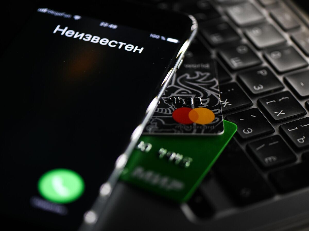    Мобильный телефон, на который позвонили с неизвестного номера | © РИА Новости / Владимир Астапкович