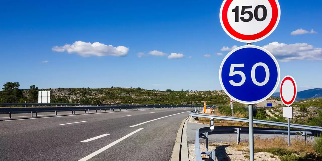 Не все знаки скорости одинаковые: чем квадрат отличается от круглого и где ловят штрафы