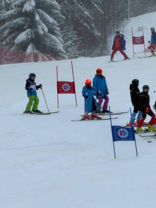 Псковские горнолыжники приняли участие в своих первых официальных соревнованиях
Фото: группа школы «Надежда»