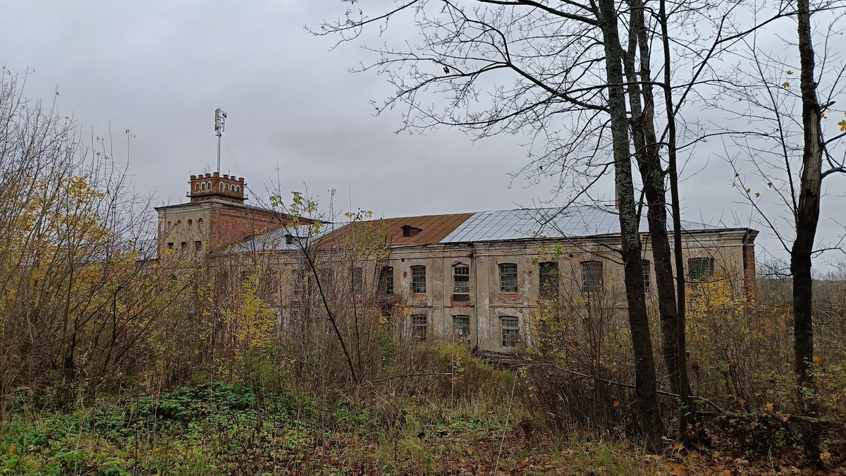 Вот заброшенная швейная фабрика на пути в Шую