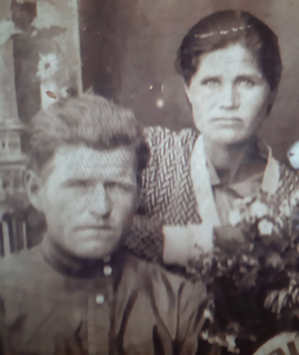 Мой дед Иван Федорович Рубаненко и моя бабушка Прасковья Николаевна Рубаненко (Ивашина). Снимок 1938 года, Алма-Ата.