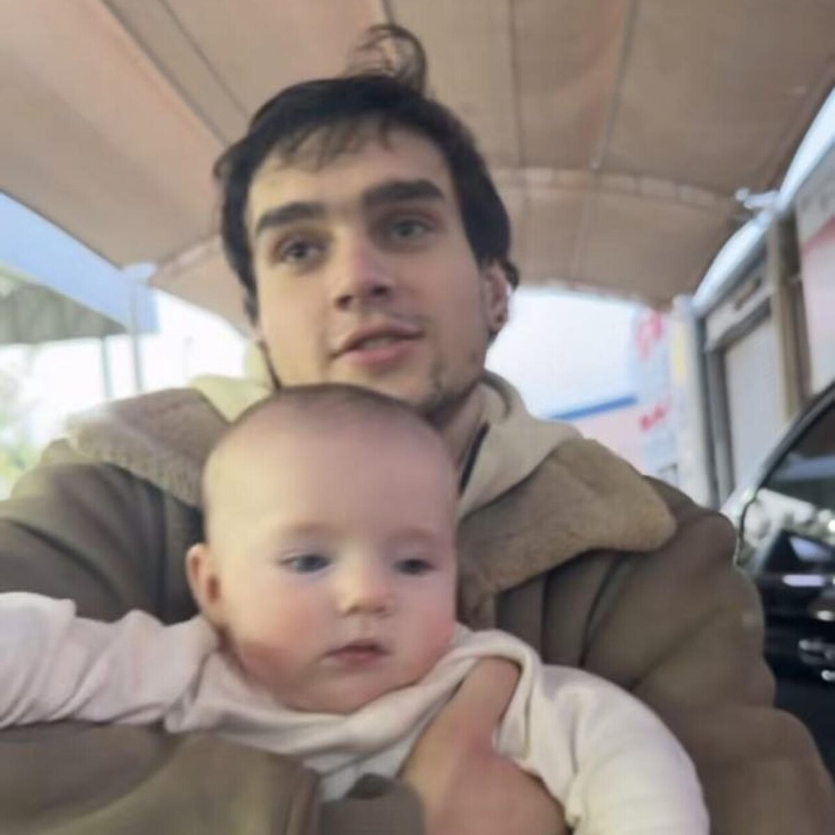    Макар Игнатов с сыном Соцсети