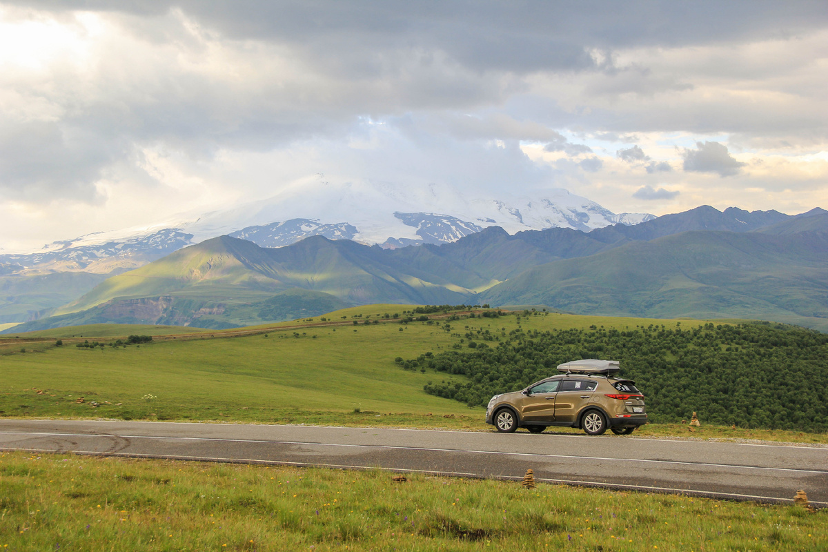 Эльбрус в облаках