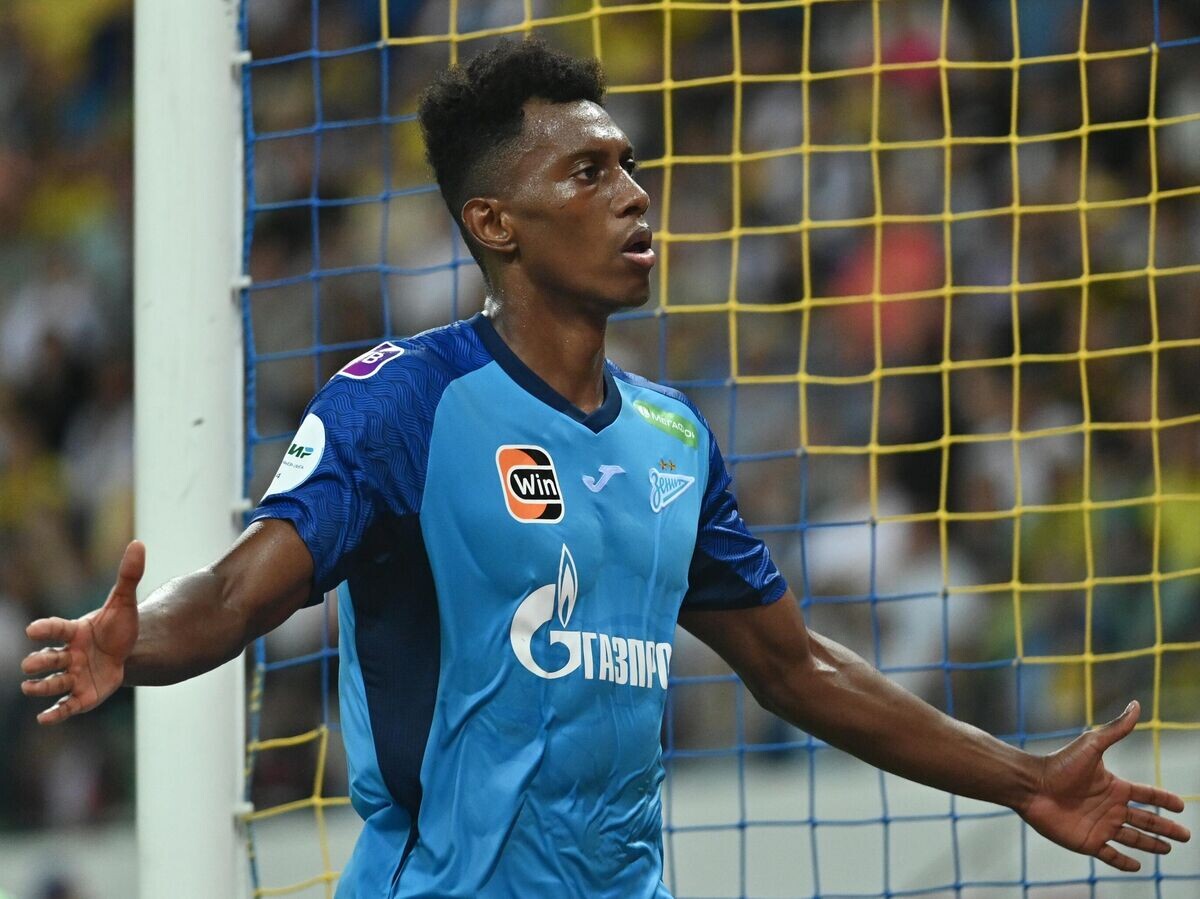    Нападающий "Зенита" Матео Кассьерра в матче РПЛ | © РИА Новости / Сергей Пивоваров