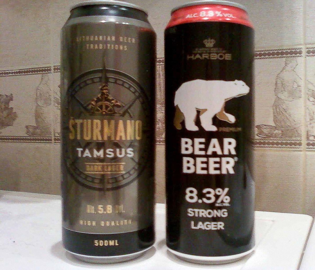 Литовское пиво 0.5L (слева) vs. российское (псевдо-датское) 0.45L (справа)