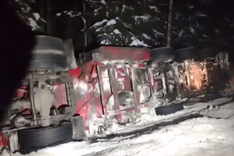    На месте ДТП произошла утечка топлива. Фото: t.me/gumchslo