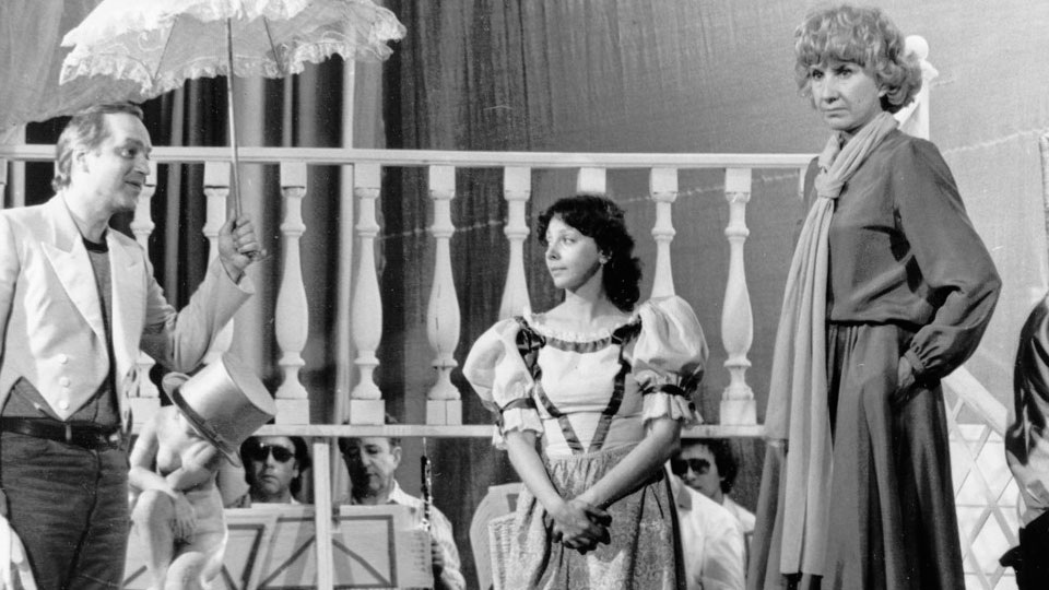 Людмила Аринина на сцене театра