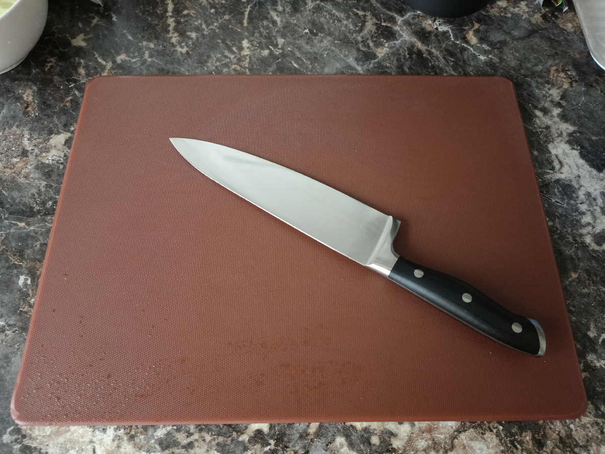 Из личного архива - рабочее место на моей кухне, здесь будут создаваться все мои авторские фото, без ИИ и ретуши.