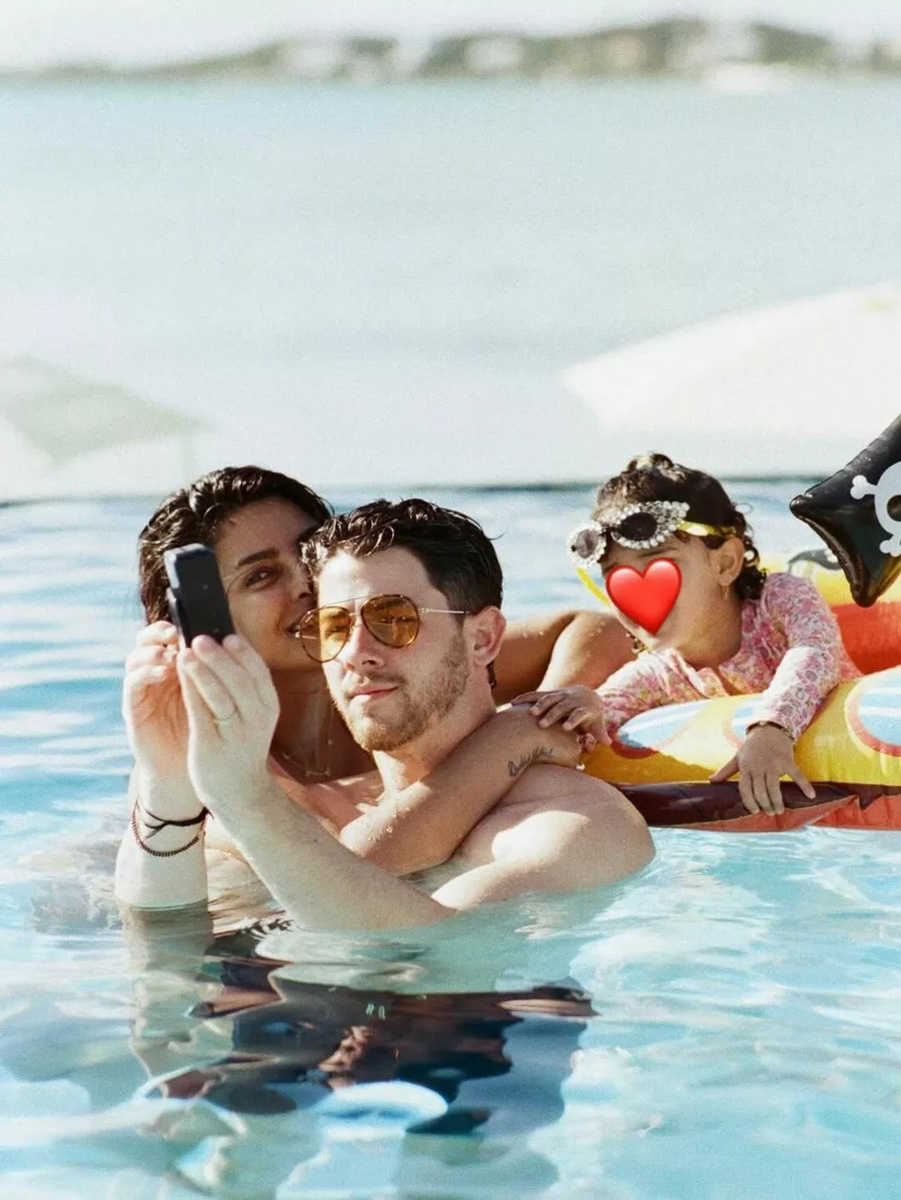     Фото: Инстаграм (запрещён в РФ) @priyankachopra