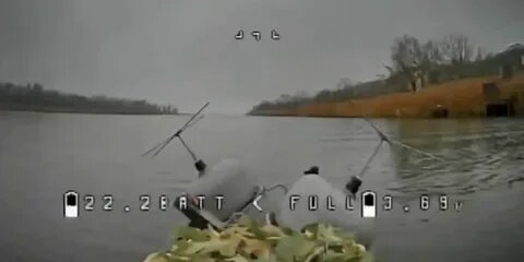 Катер Сириус-82 скидывает подводную мину (фото взято из интернета)