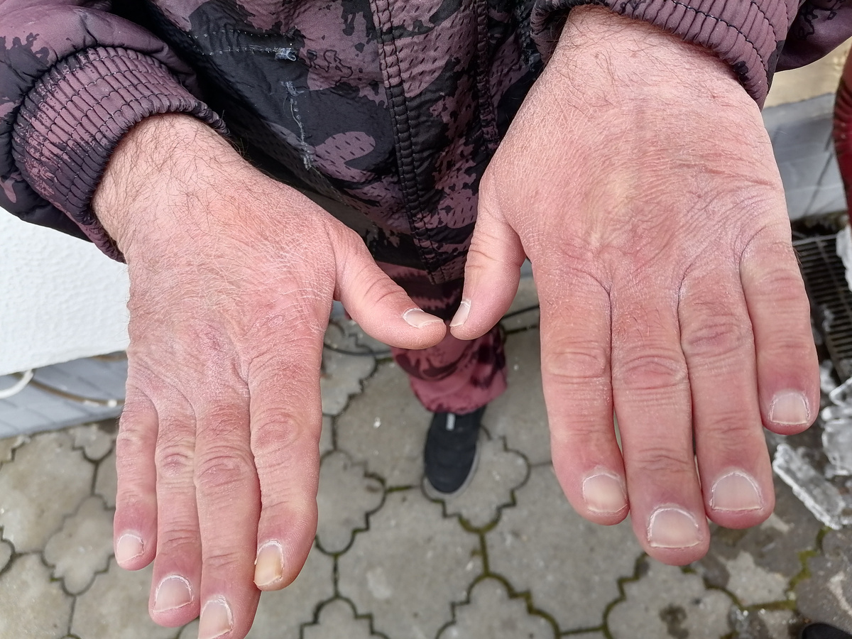 Руки мужчины 53 года, правша. Фото автора. 