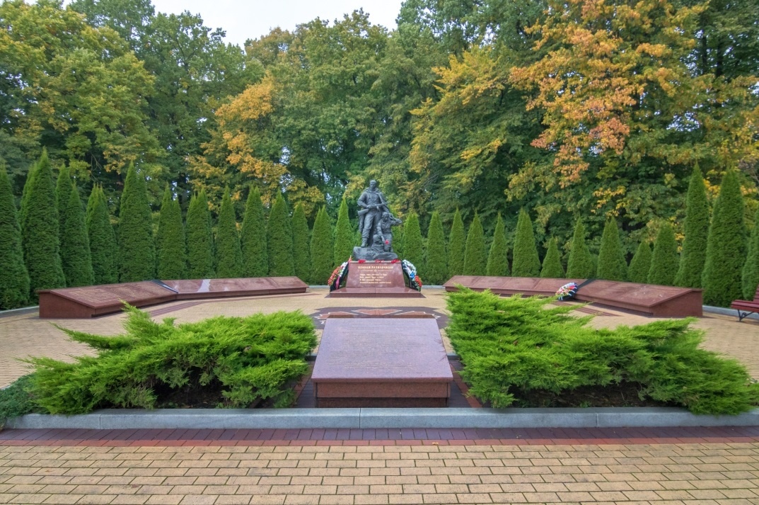 Памятник-мемориал "Воинам-разведчикам" в Парке Победы города Калининграда. 