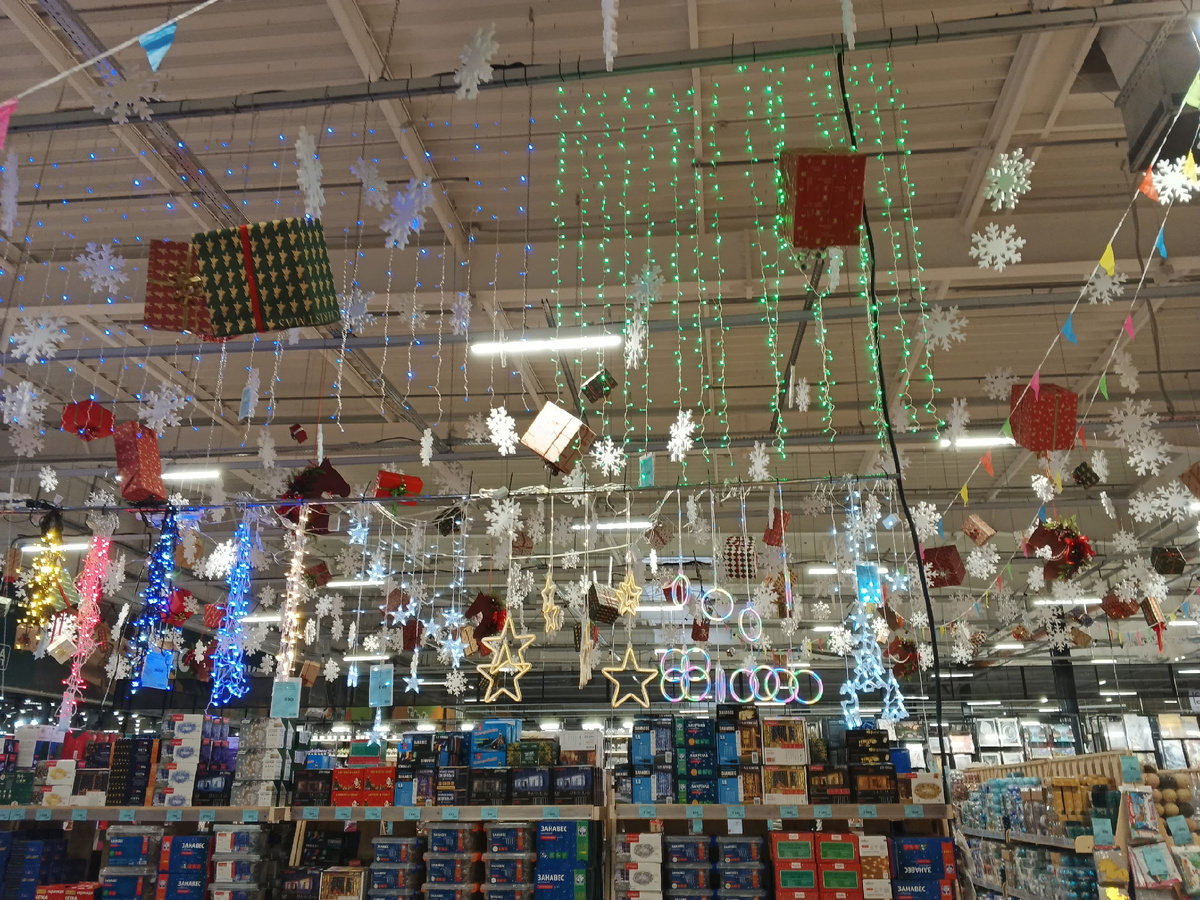 Море света и мишуры. Фото Галины Малышевой.