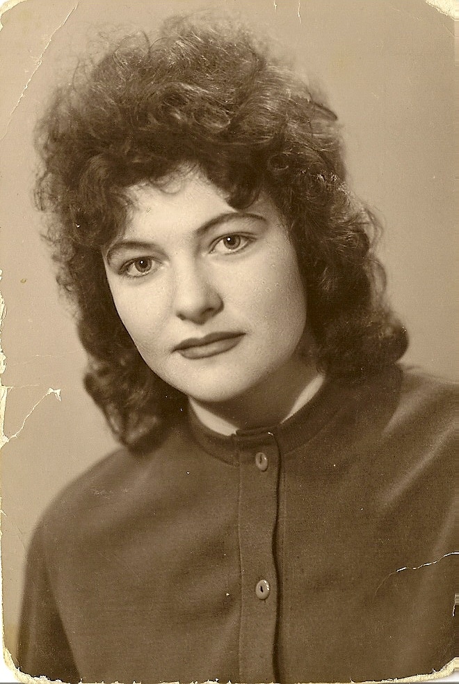 Моя мамочка в 19 лет!