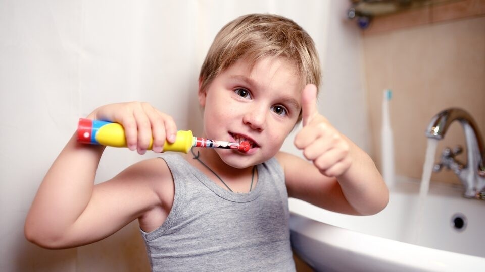    Стоматолог Кузнецова: для детских зубов подходят пасты без абразивов Shutterstock