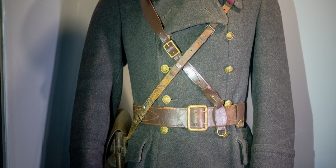 Почему перестали носить портупею: история исчезновения одного военного символа