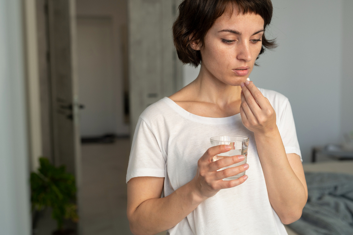 Таблетки и спреи обычно снимают симптомы, но не влияют на причину болезни. АСИТ-терапия работает иначе.