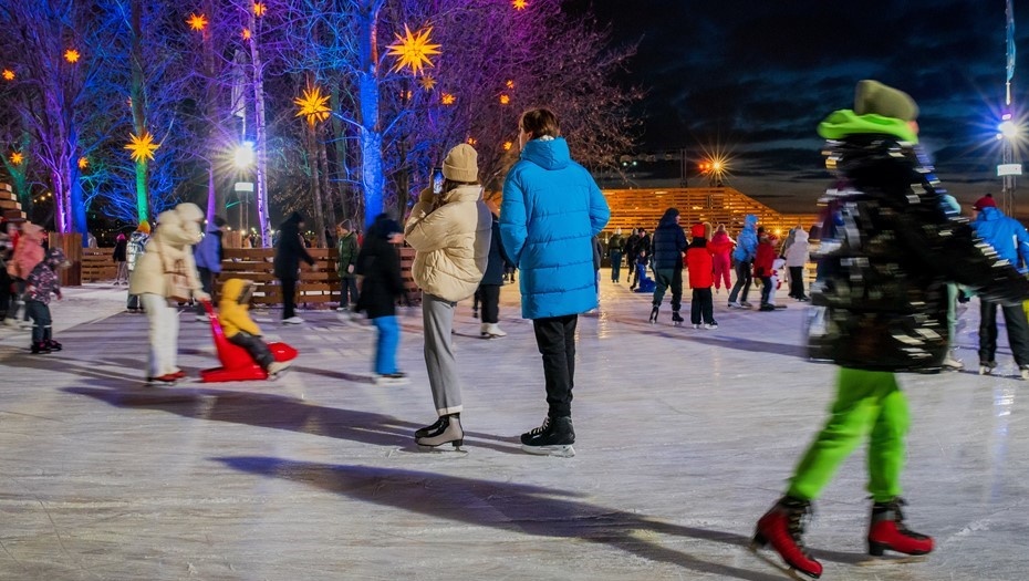    Очередей на катки и другие зимние площадки удалось избежать за счёт продажи электронных билетов Автор фото: Сергей Ермохин/"ДП"